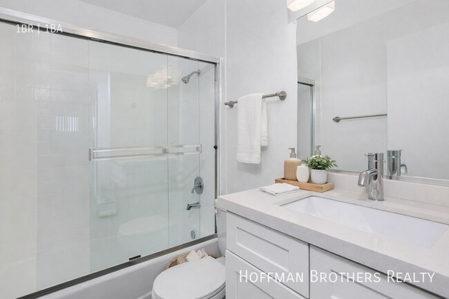 Photo - 1325 N Gardner St Unit 209