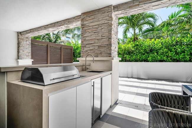 Building Photo - 220 SE Mizner Blvd Unit 205