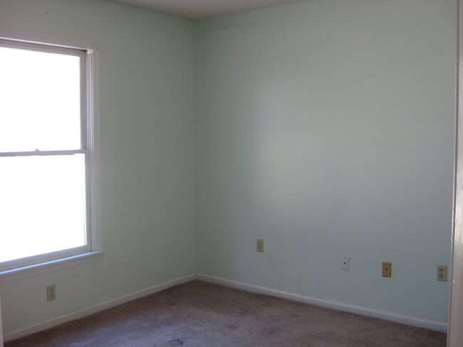 Photo - LITTLE COUNTRY OFF SKIDAWAY