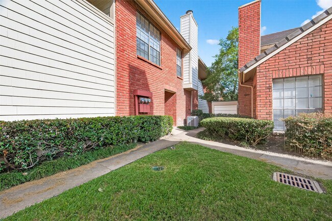 Photo - 2211 S Kirkwood Rd Unit 42