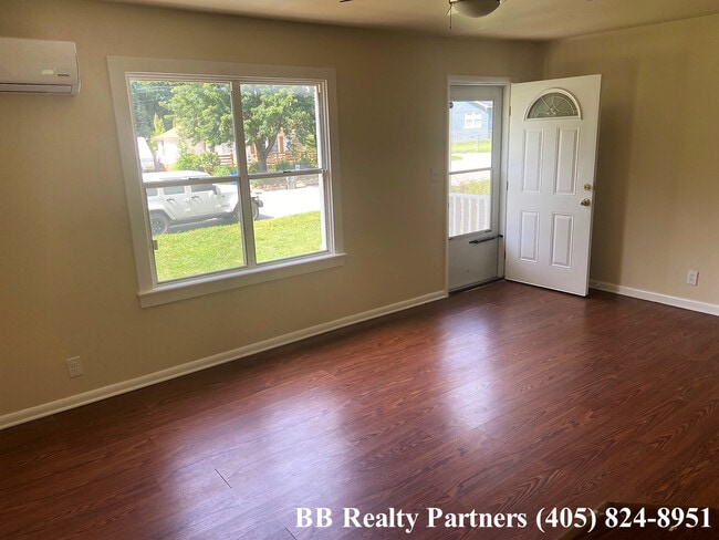 Photo - 4620 E 4th St