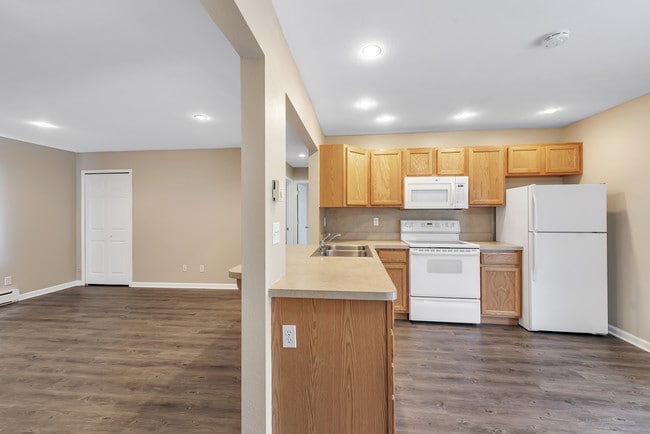 Photo - Village Court Apartments