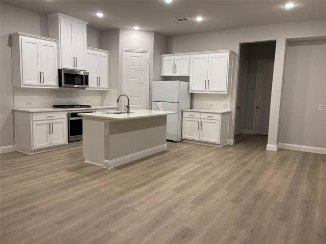 Building Photo - 4701 Piedras Lanzar Dr