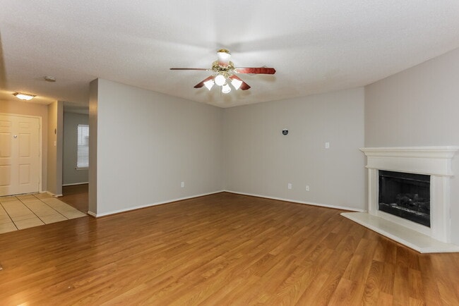 Photo - 735 Cedarwood Dr