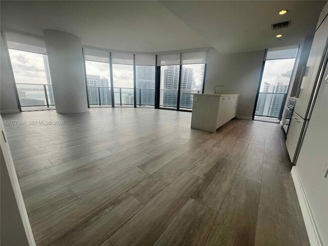45 SW 9th St Unit 3703