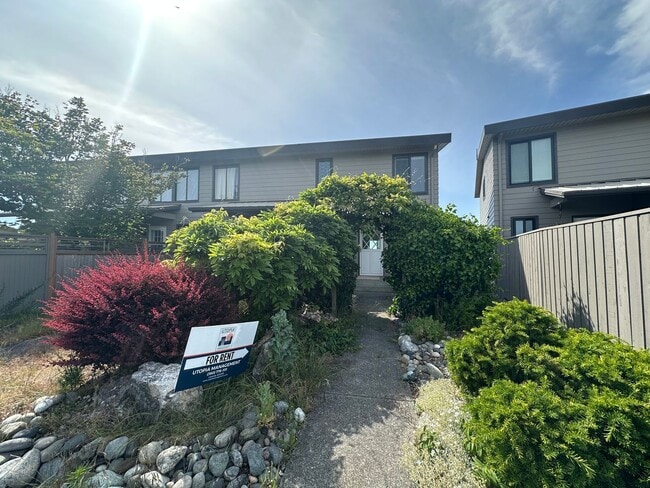 Building Photo - 2 Bed 2 Bath Waterfront Condo in Sandy Point