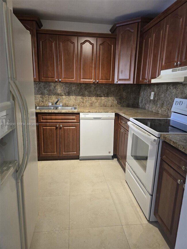 Photo - 6960 Miami Gardens Dr Unit 2-420