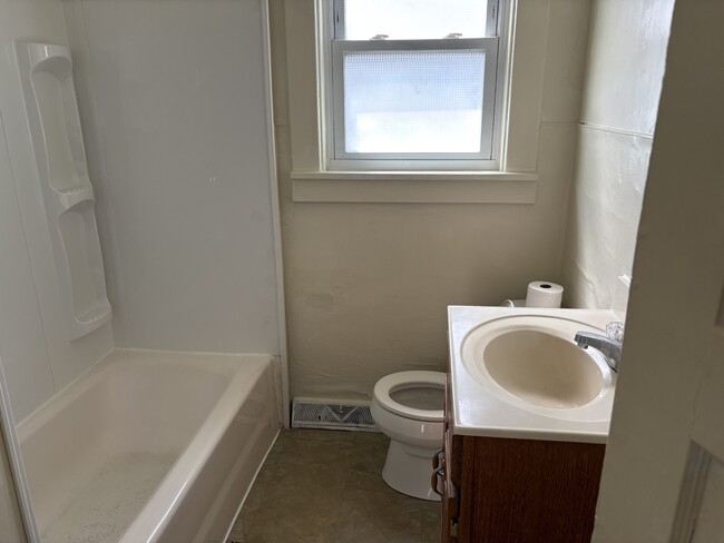 Photo - 806 Hess Ave