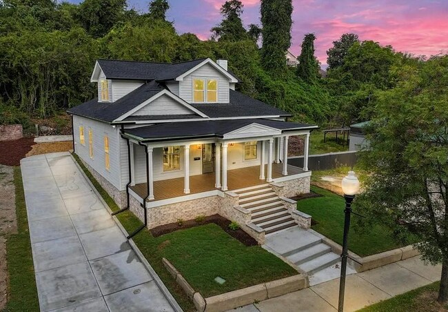 Photo - 212 S Broad St SW