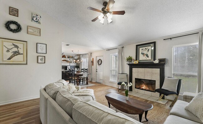 Photo - Updated 4 bedroom 2.5 bath home in Ocean Springs!