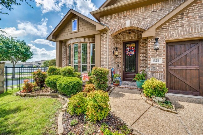 Front Elevation - 928 Lighthouse Ln