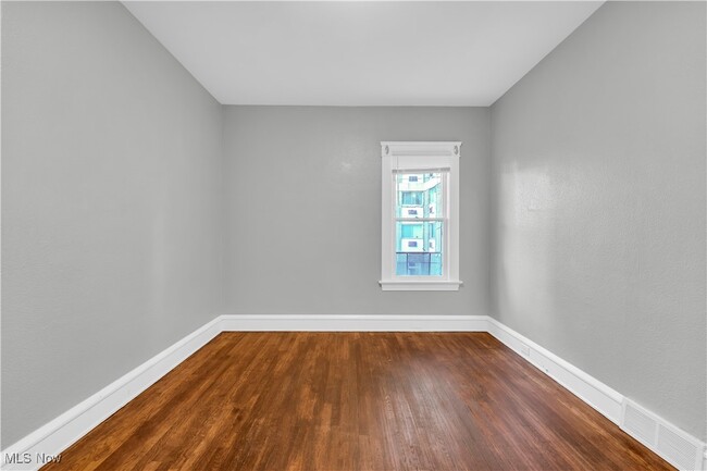 Building Photo - 1239 W 115th St Unit 2