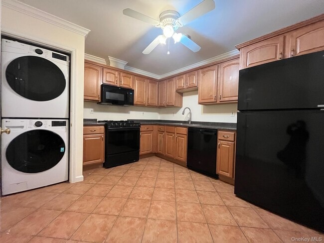 Building Photo - 153 Montgomery Ave Unit B