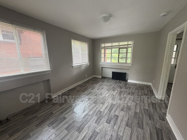 Photo - 560 Wylie Ave