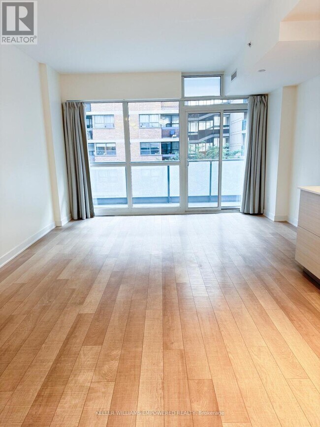 Photo - 210 Simcoe St Unit 406