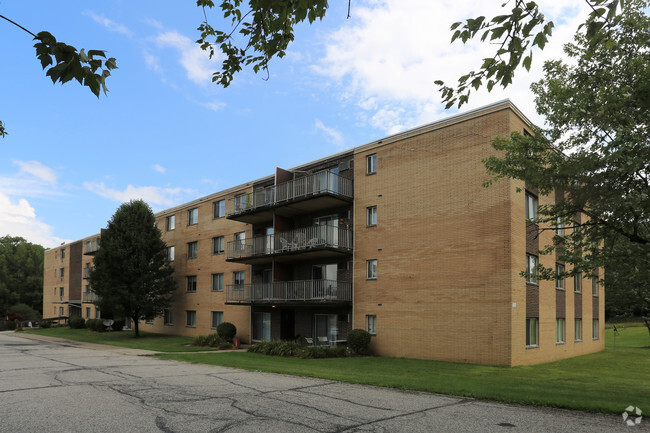 Seneca Apartments In Broadview Heights