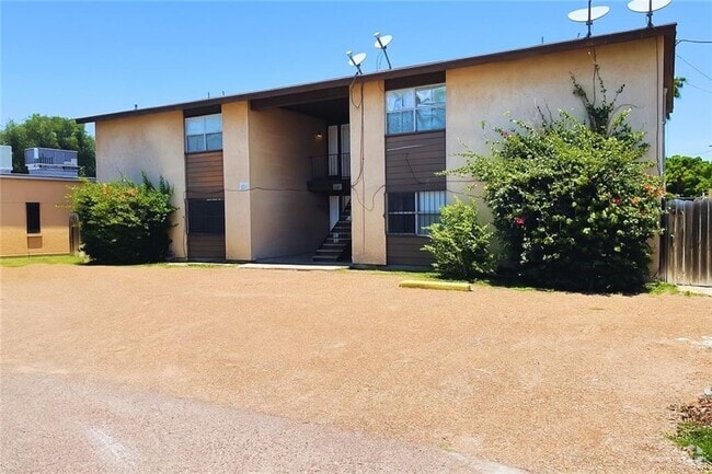 Building Photo - 110 W Champion St Rental