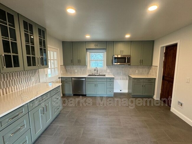 Photo - 822 Avenue C