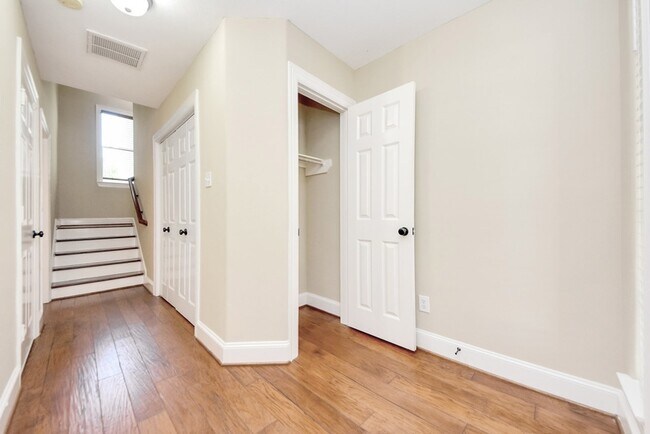 Photo - 2119 Stuart St