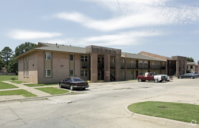 Brookhaven Plaza