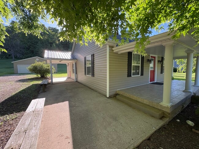 Side patio - 9603 Alley Branch Rd