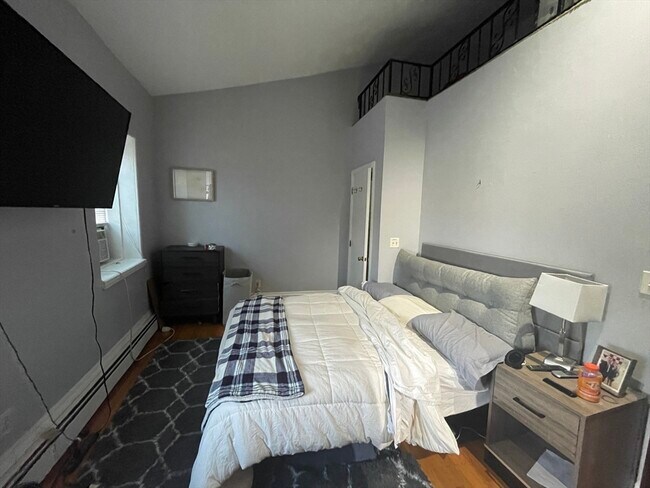 Photo - 813 E Broadway Unit #3