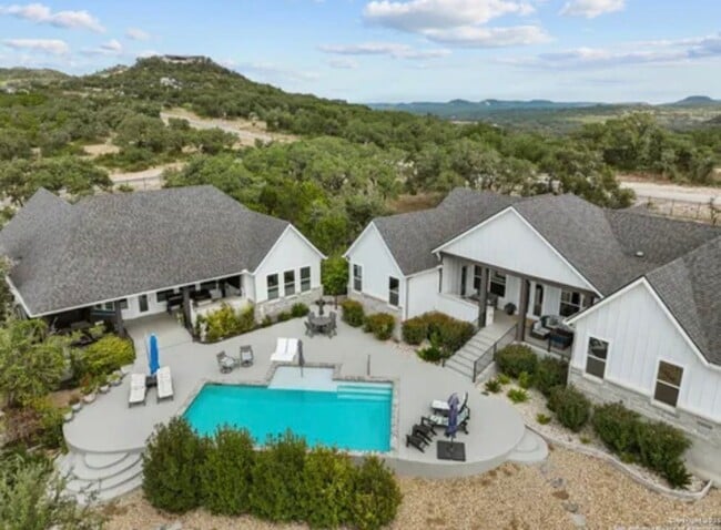 Building Photo - 1032 Clear Water Cyn