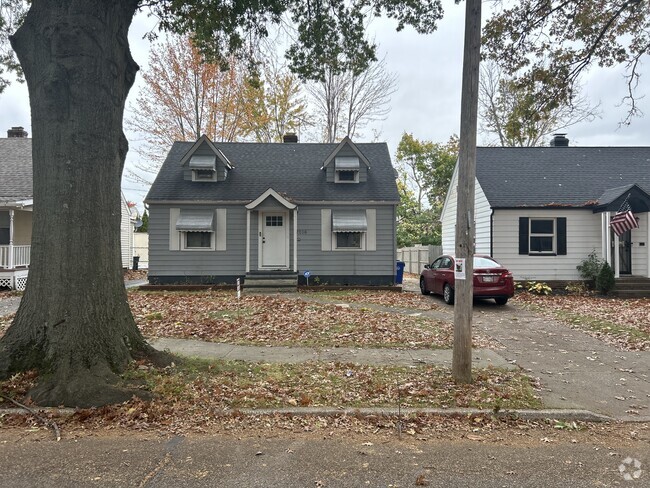 Building Photo - 12016 Kensington Ave Rental