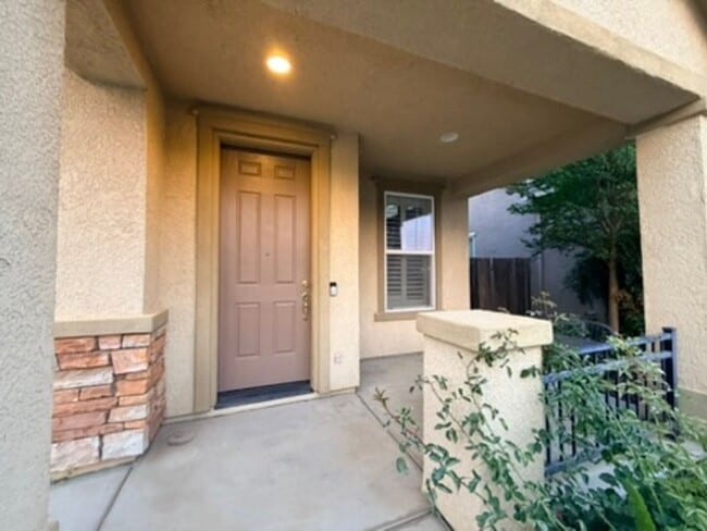 Photo - Bright & Spacious 4BD/3BA Home with Downstairs Bed/Bath in Elk Grove