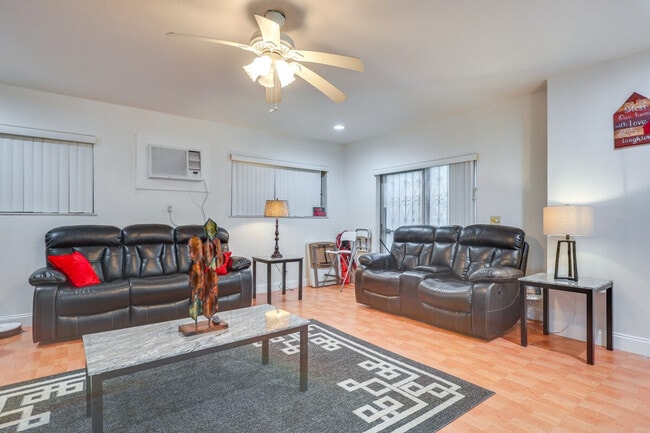 Building Photo - 3960 NW 189th Terrace Unit SI ID1307498P