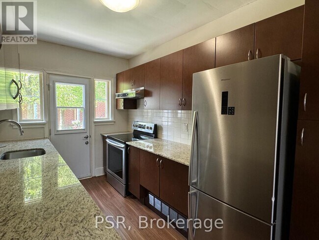 Photo - 1365 Bayview Ave