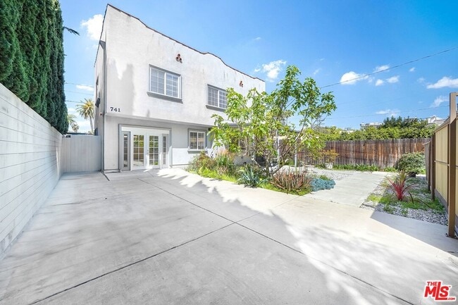 Photo - 741 N Las Palmas Ave