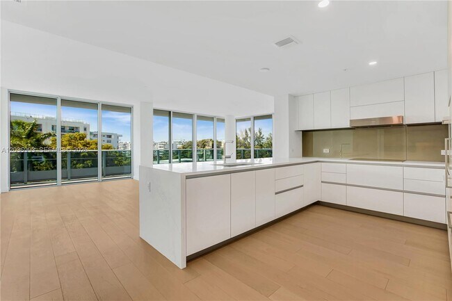 9221 E Bay Harbor Dr Unit 512