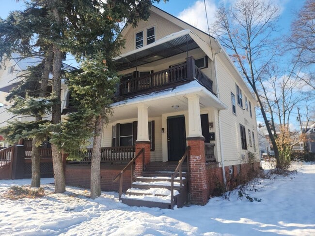 Building Photo - 1736-1738 Coit RD Unit Second Floor