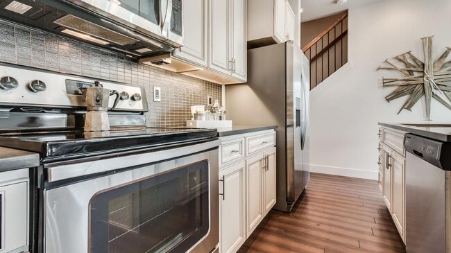 Photo - 2939 Lawrence St