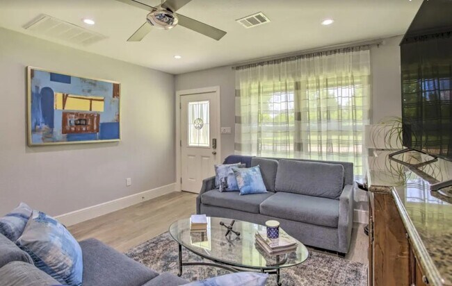 Building Photo - 5215 Cosby St