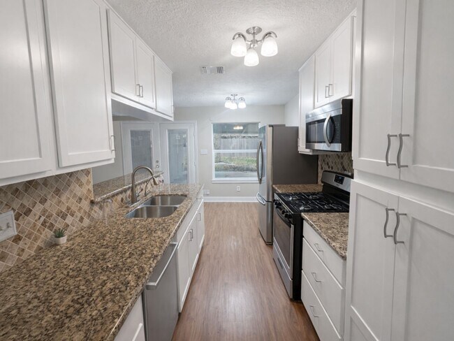 Photo - 1318 Epsilon St