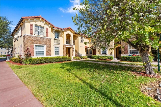 Building Photo - 1655 NE 33rd Rd Unit 102-4