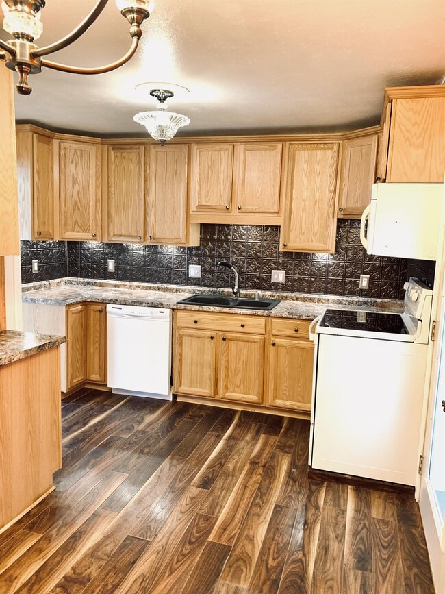 Photo - 6820 Linville Dr