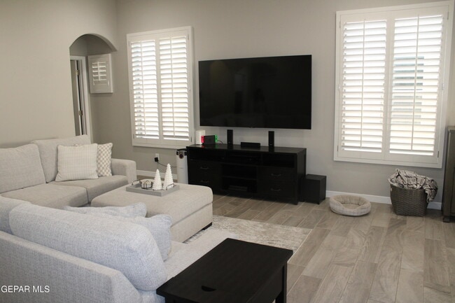 Photo - 754 Flexford St