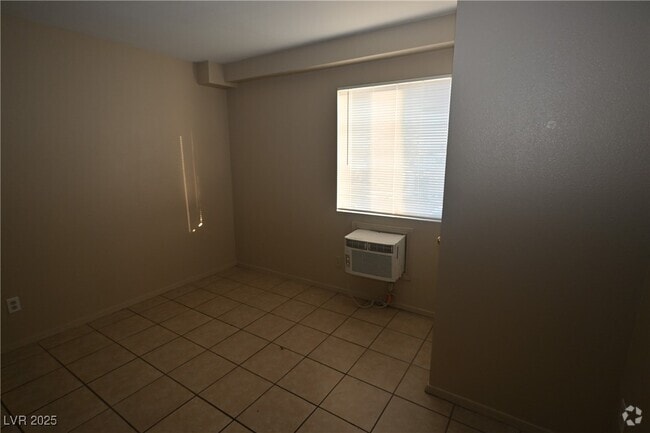 Building Photo - 3017 E Carey Ave Unit 5 Rental