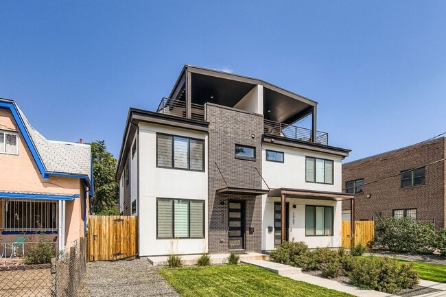 Building Photo - Beautiful, Modern 3 Bed/ 4 bath Home in Cu...