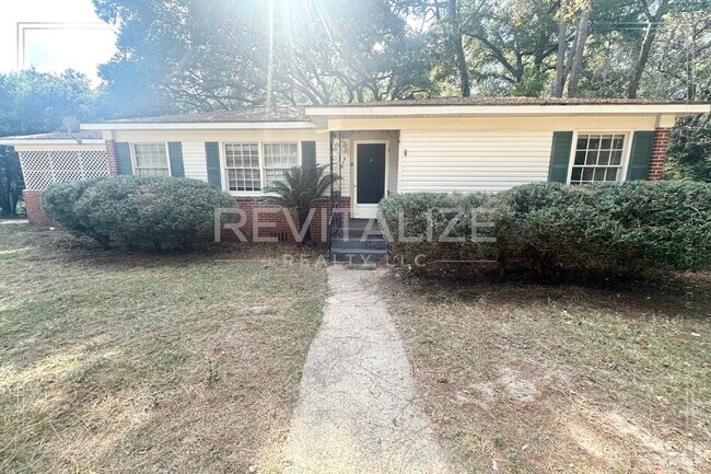 Building Photo - 3 Bedroom/1 Bathroom House in Mobile!