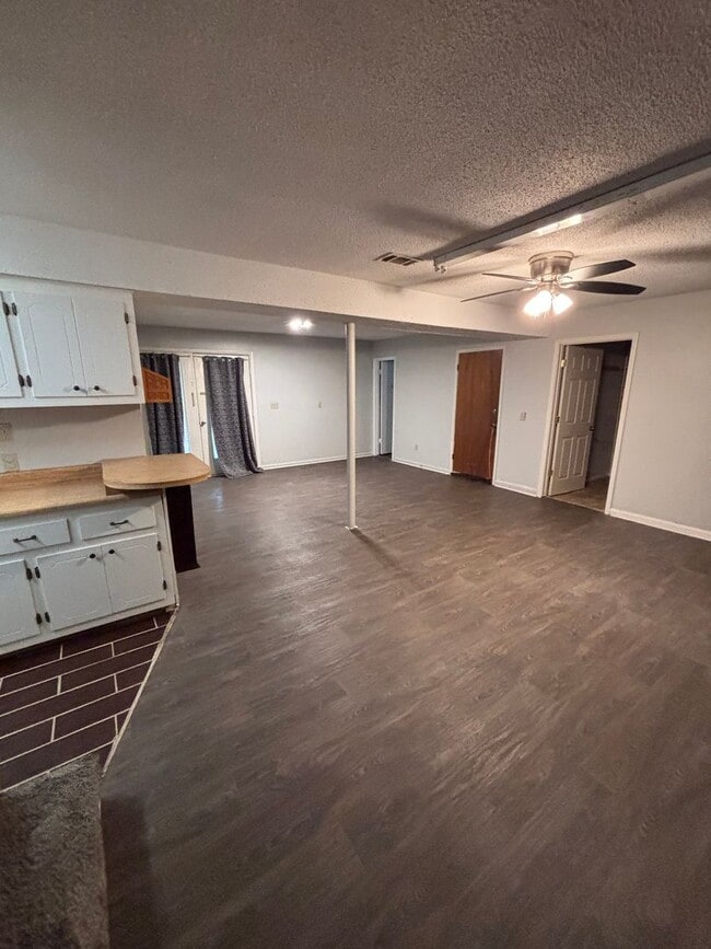 Photo - 4 BR house Smart Rd area