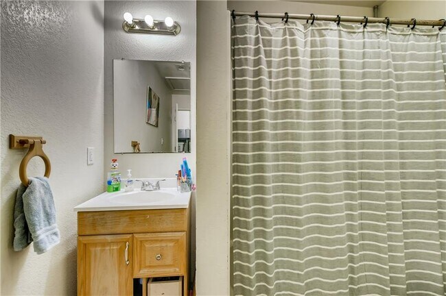 Photo - 112 E Davilla St Unit B