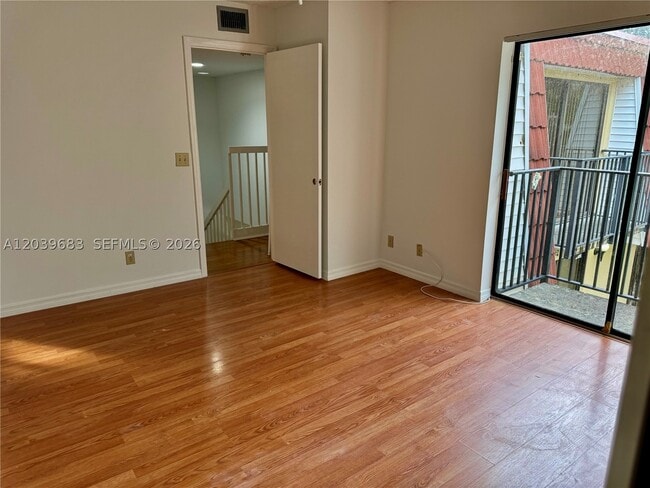 Photo - 721 NW 99th Cir