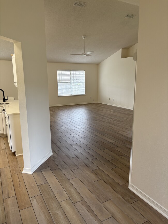 Photo - 342 Manchester Ln