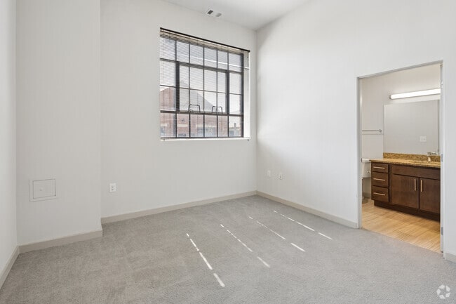 2BR, 2BA - 900SF - Bedroom