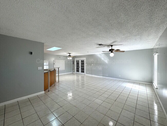 Photo - 603 Hawaiian Way