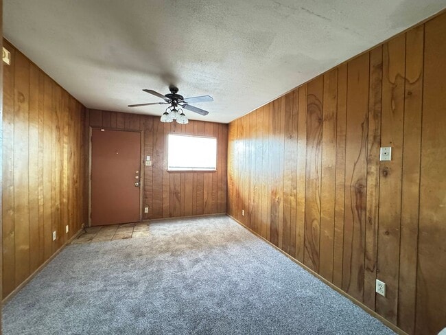 Photo - 807 W Hallmark Ave Unit F